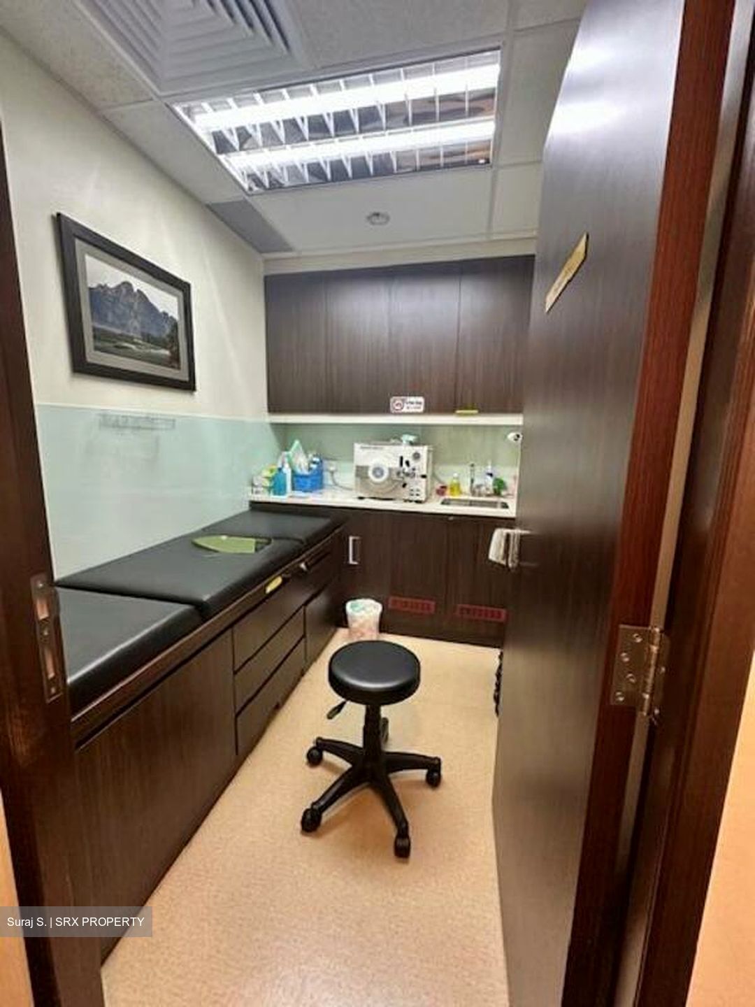 Mount Elizabeth Hospital (D9), Office #547091701